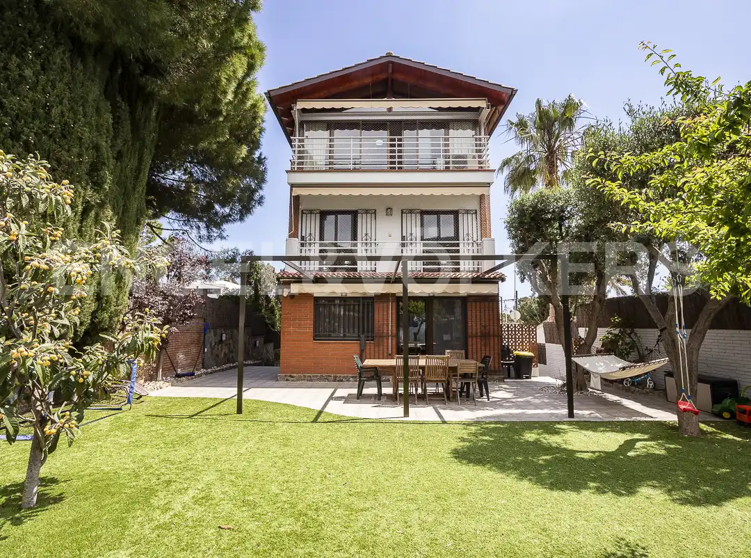 Exterior view of Houses for sale in Castelldefels  with Air Conditioner, Heating and Private garden