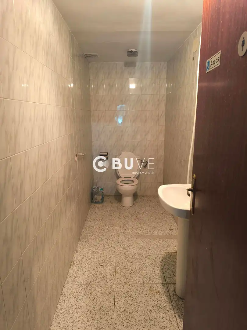 Baño de Local en venta en Rute con Amueblado y Internet
