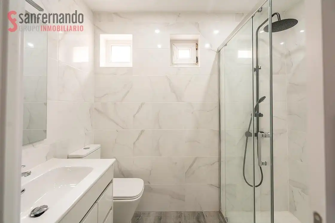 Baño de Piso en venta en Torrelavega  con Trastero