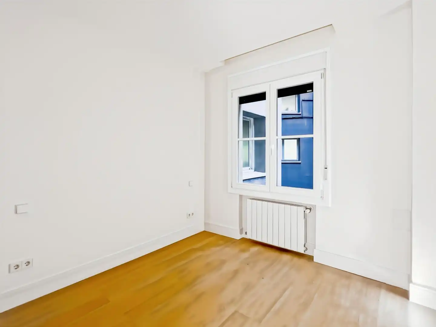 Habitación de Apartamento en venta en Madrid con Calefacción y Balcón