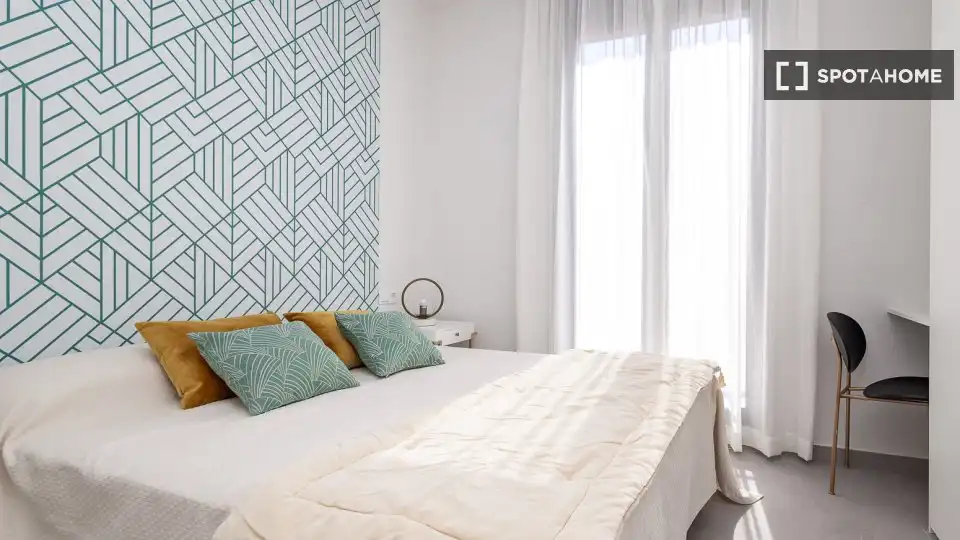 Bedroom of Flat for rent in Valencia  with Air Conditioner, Heating and Furnished