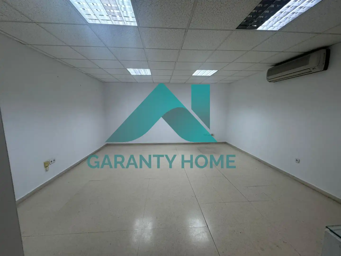Office for rent in Cáceres  with Air Conditioner and Heating