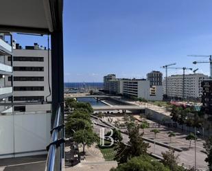 Vista exterior de Pis en venda en Badalona amb Aire condicionat i Terrassa