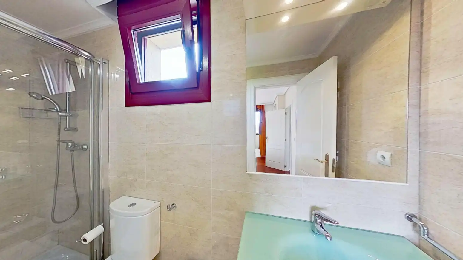 Baño de Ático en venta en Santander con Calefacción, Jardín privado y Parquet