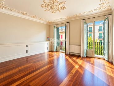 Apartment zum Verkauf in Carrer Pau Claris