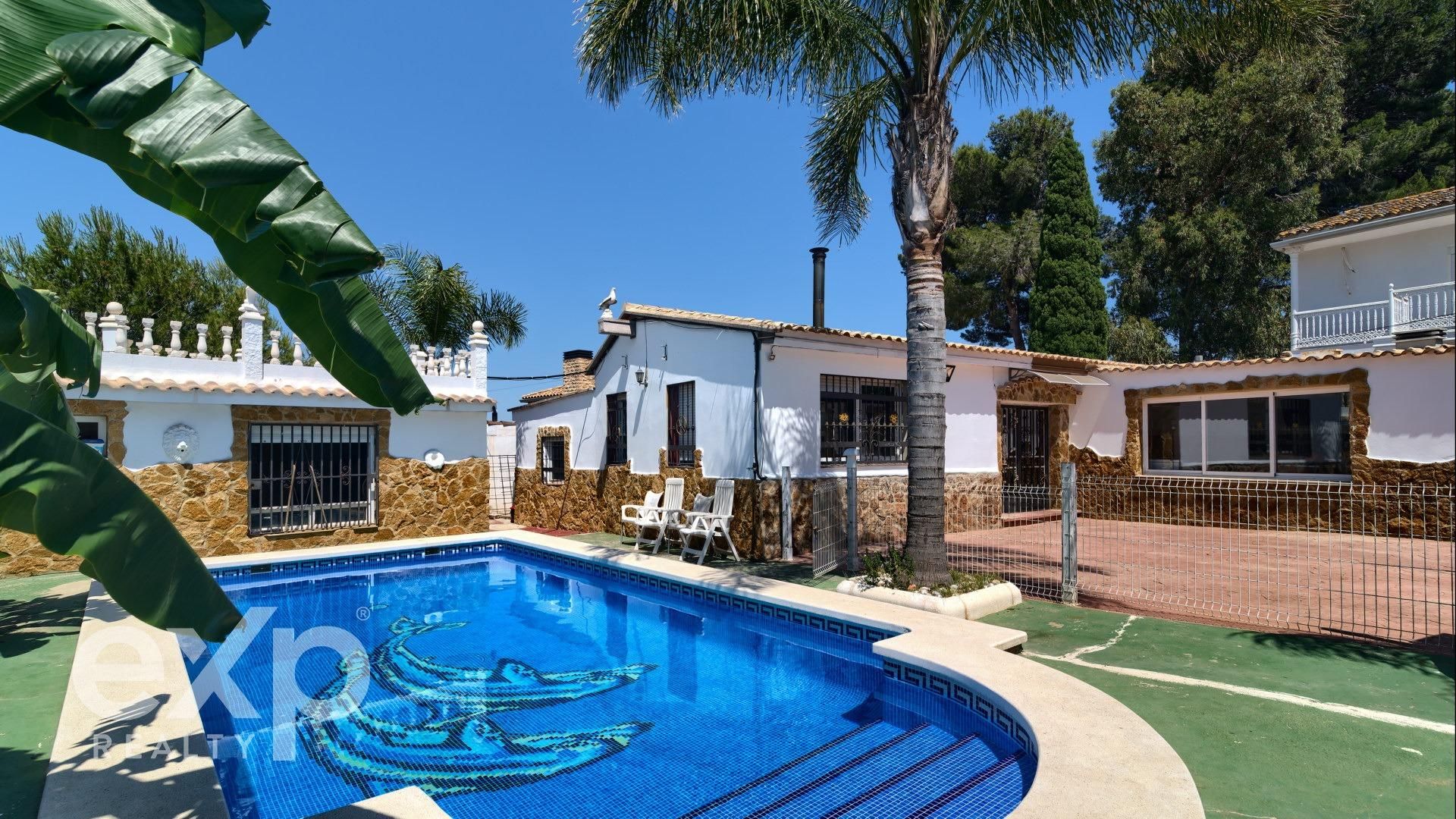 Swimming pool of House or chalet for sale in Alginet  with Air Conditioner, Heating and Private garden
