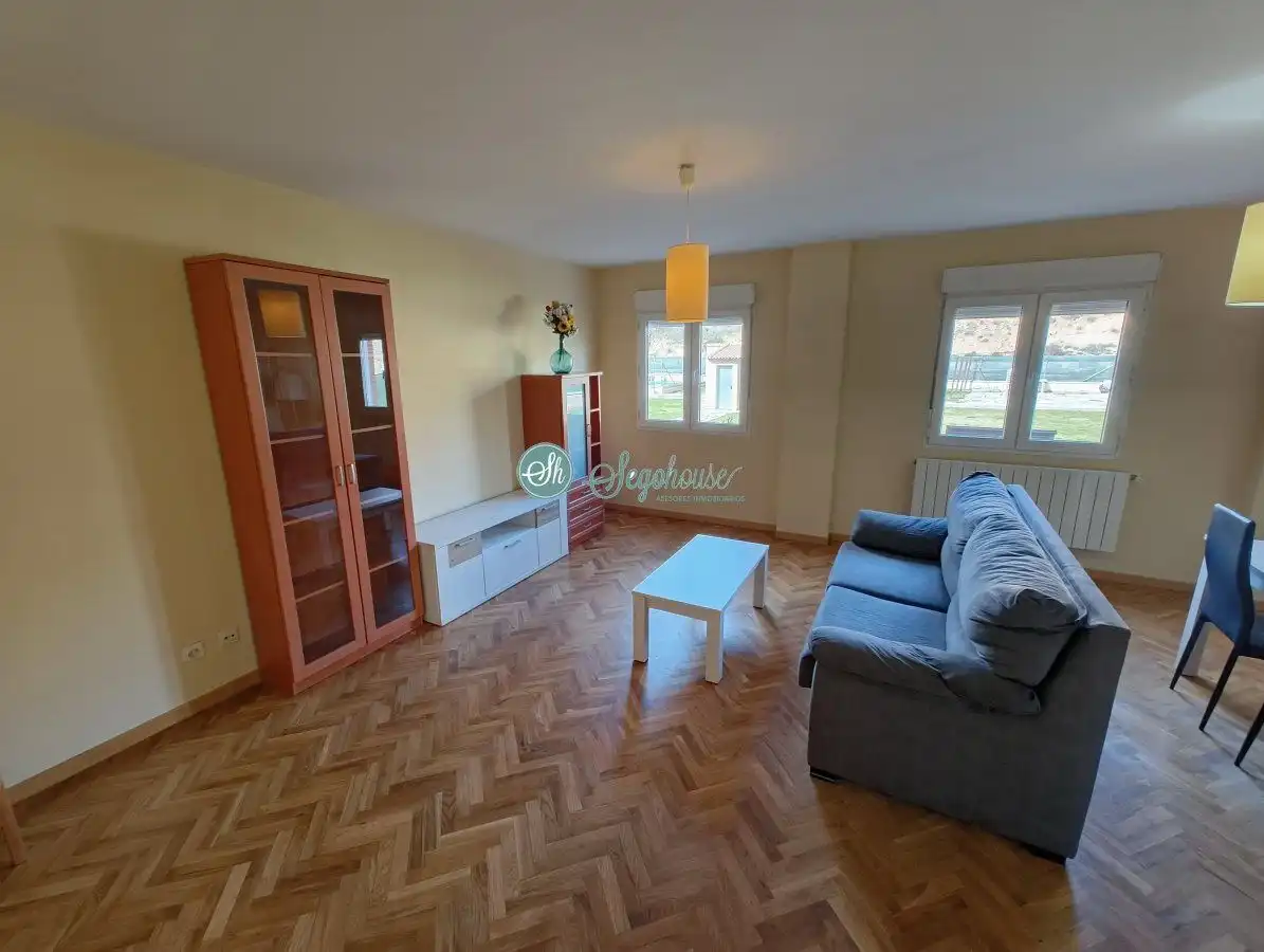 Living room of Flat for sale in Segovia  with Heating, Storage room and Furnished