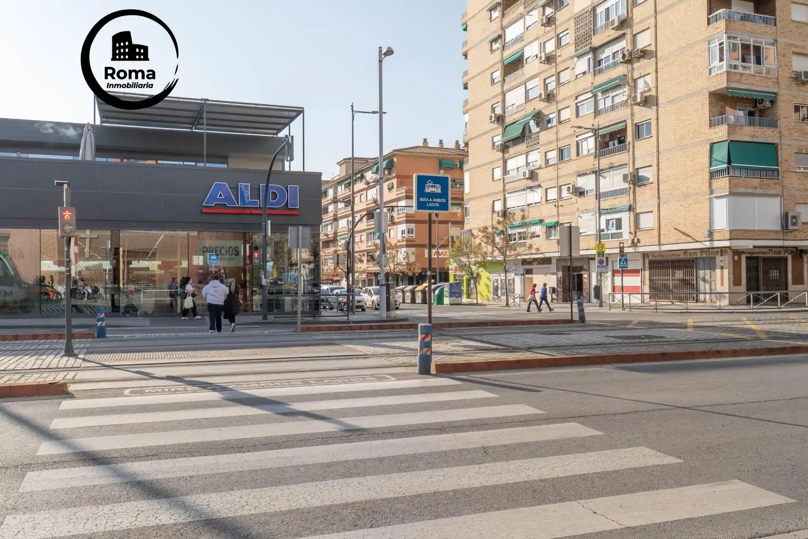 Vista exterior de Pis en venda en Granada amb Aire condicionat i Balcó