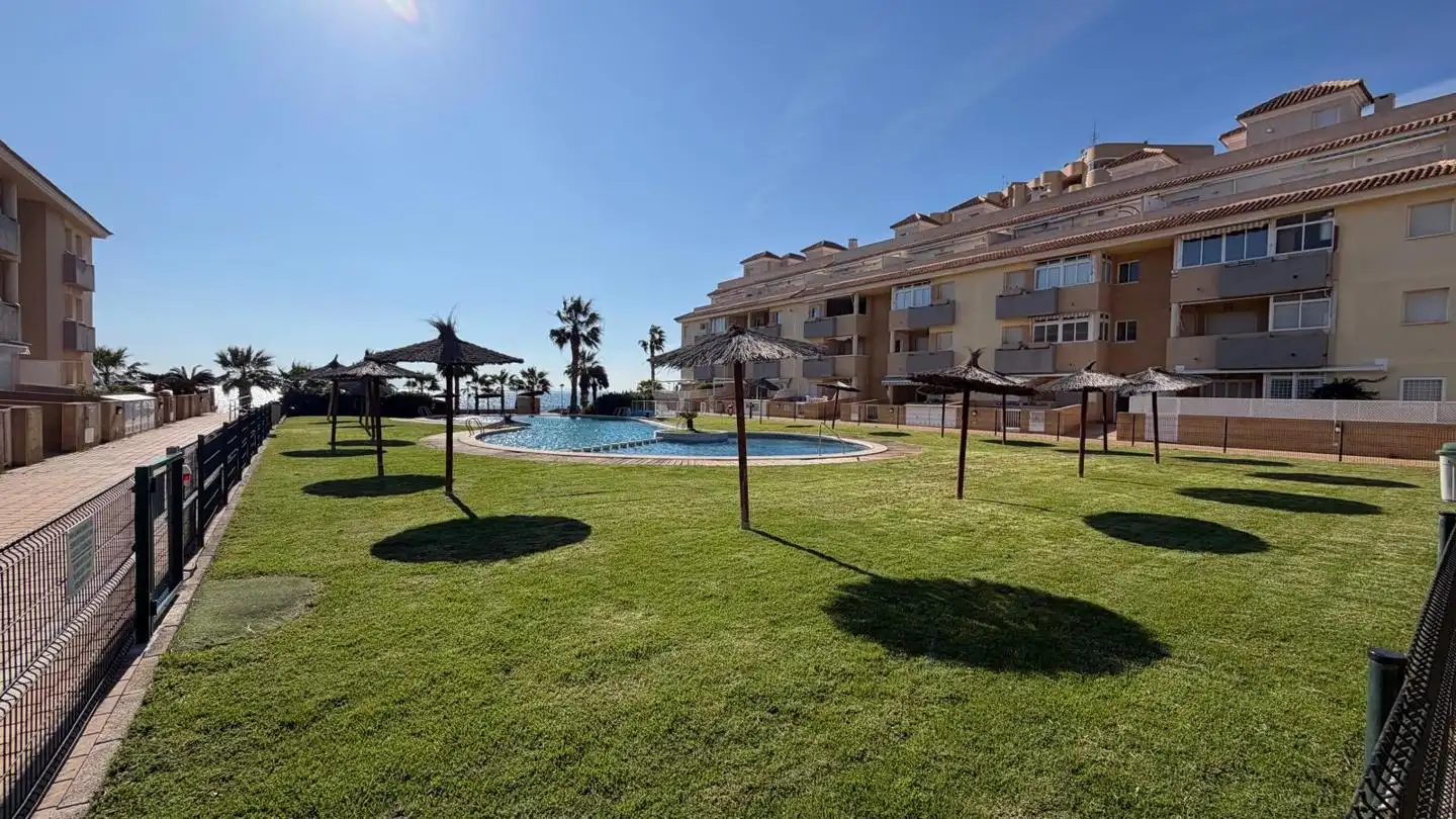 Vista exterior de Apartamento en venta en La Manga del Mar Menor con Aire acondicionado, Terraza y Trastero
