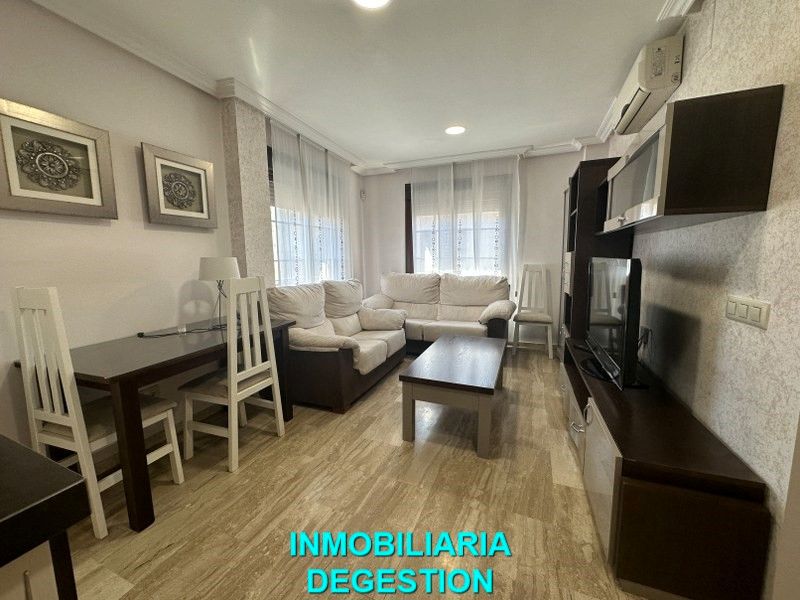 Sala d'estar de Apartament de lloguer en Linares amb Aire condicionat, Calefacció i Moblat
