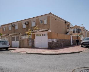 Vista exterior de Apartament en venda en Torrevieja amb Aire condicionat, Jardí privat i Terrassa