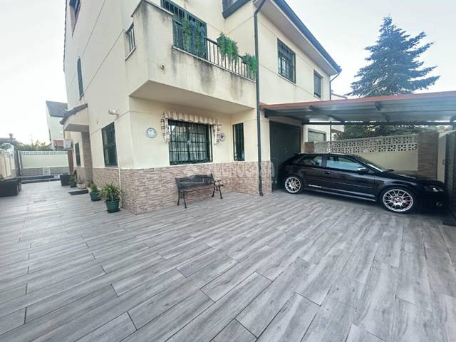 Casa adosada en Venta en Loeches