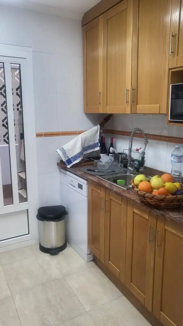 Cuina de Casa adosada en venda en Elche / Elx amb Calefacció, Jardí privat i Moblat