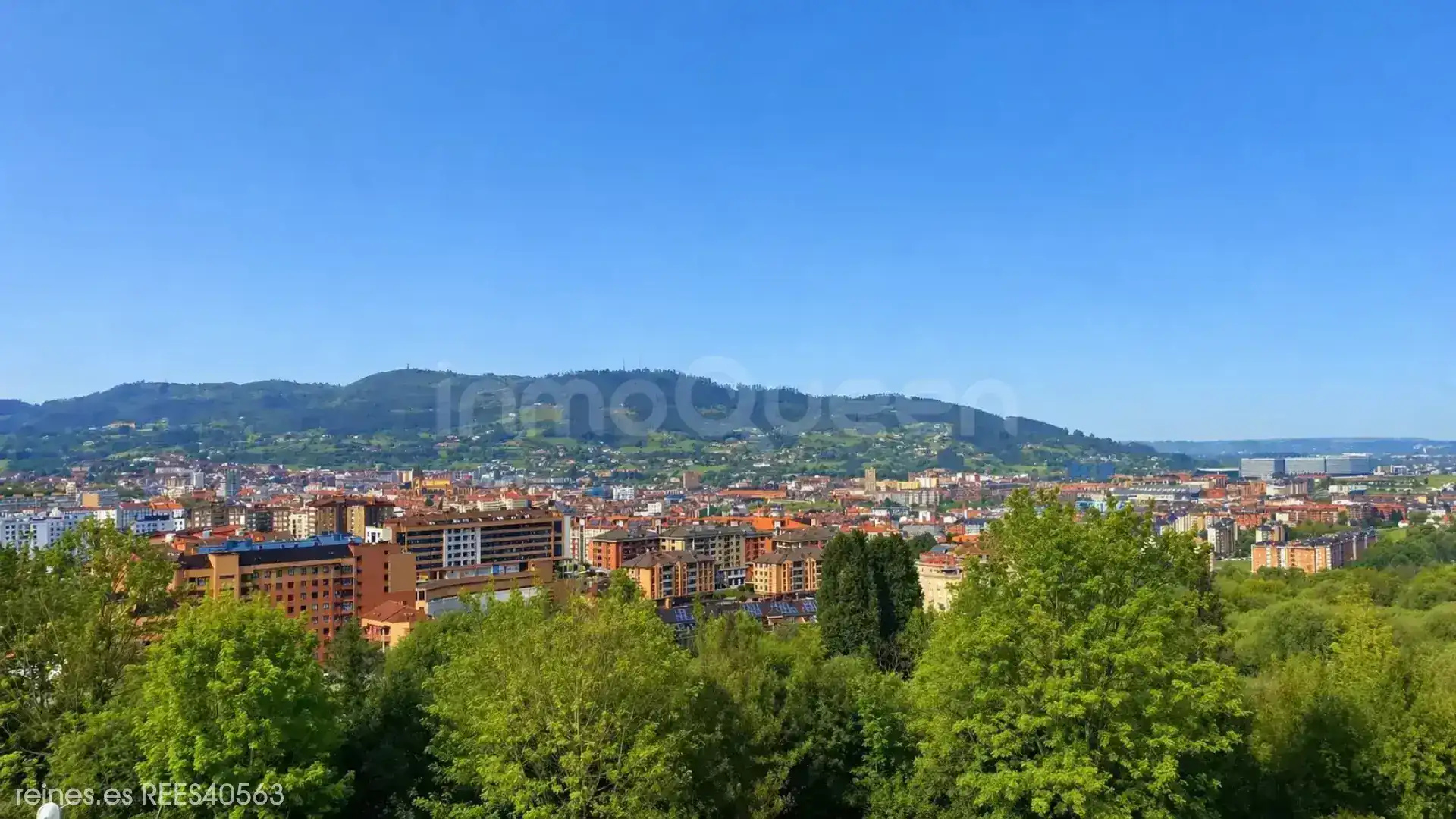 Außenansicht von Gebäude zur Miete in Oviedo 