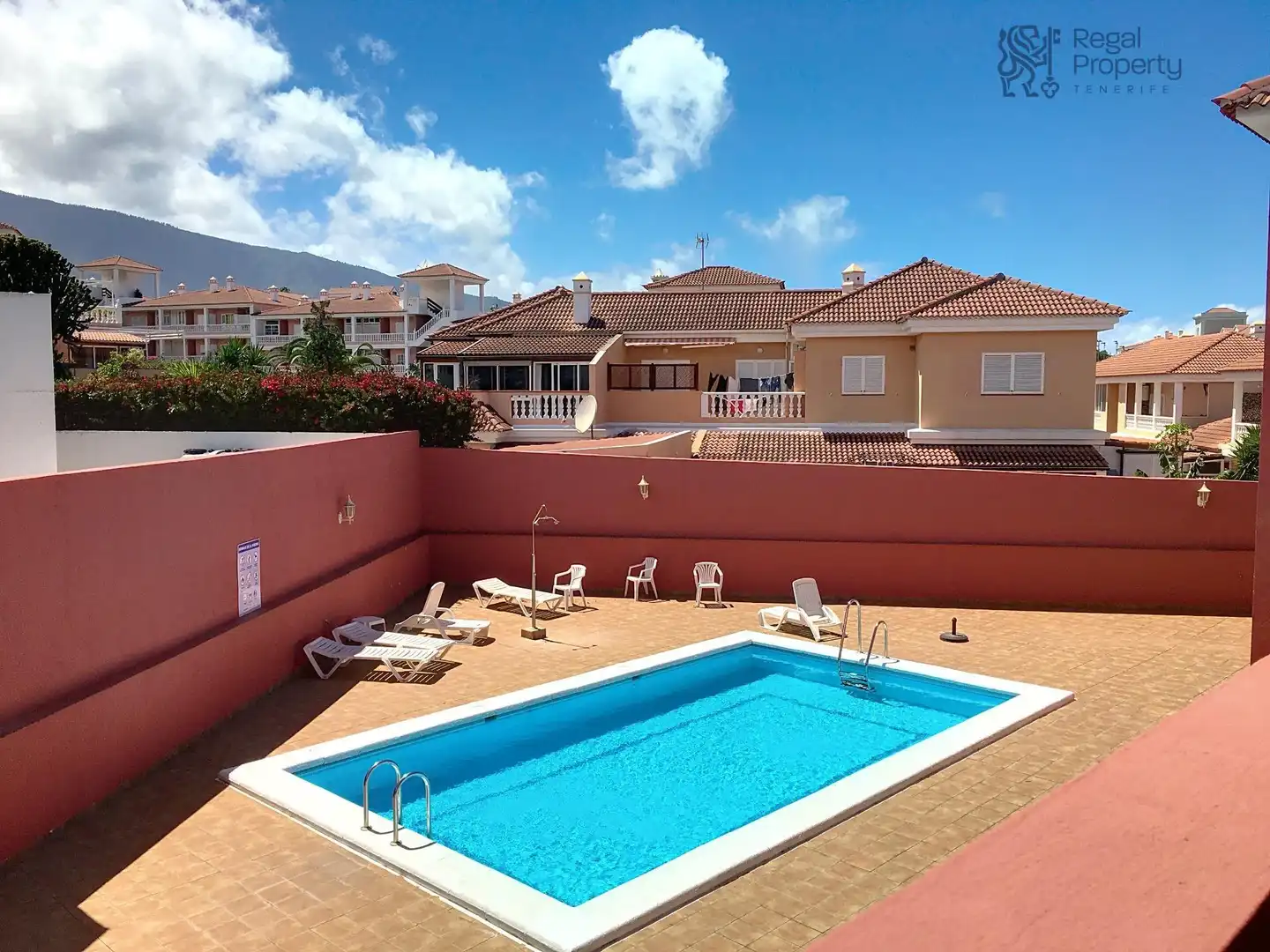 Ground floor with pool for sale in Zona Botánico