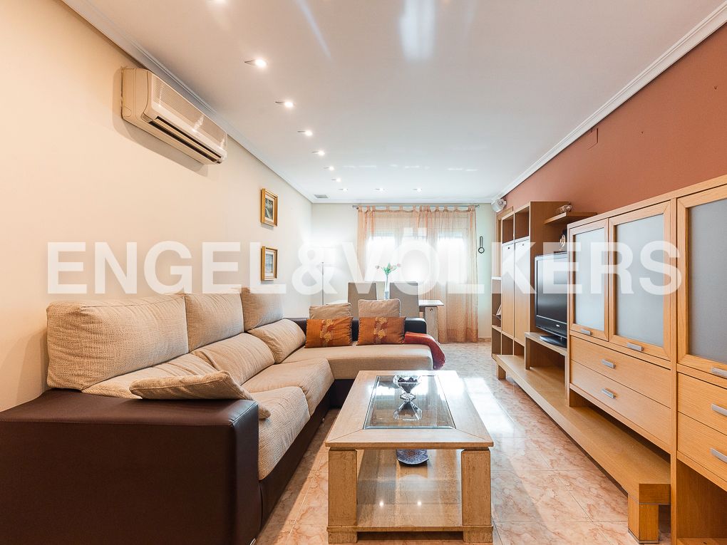 Sala d'estar de Apartament de lloguer en  Valencia Capital amb Aire condicionat, Calefacció i Moblat