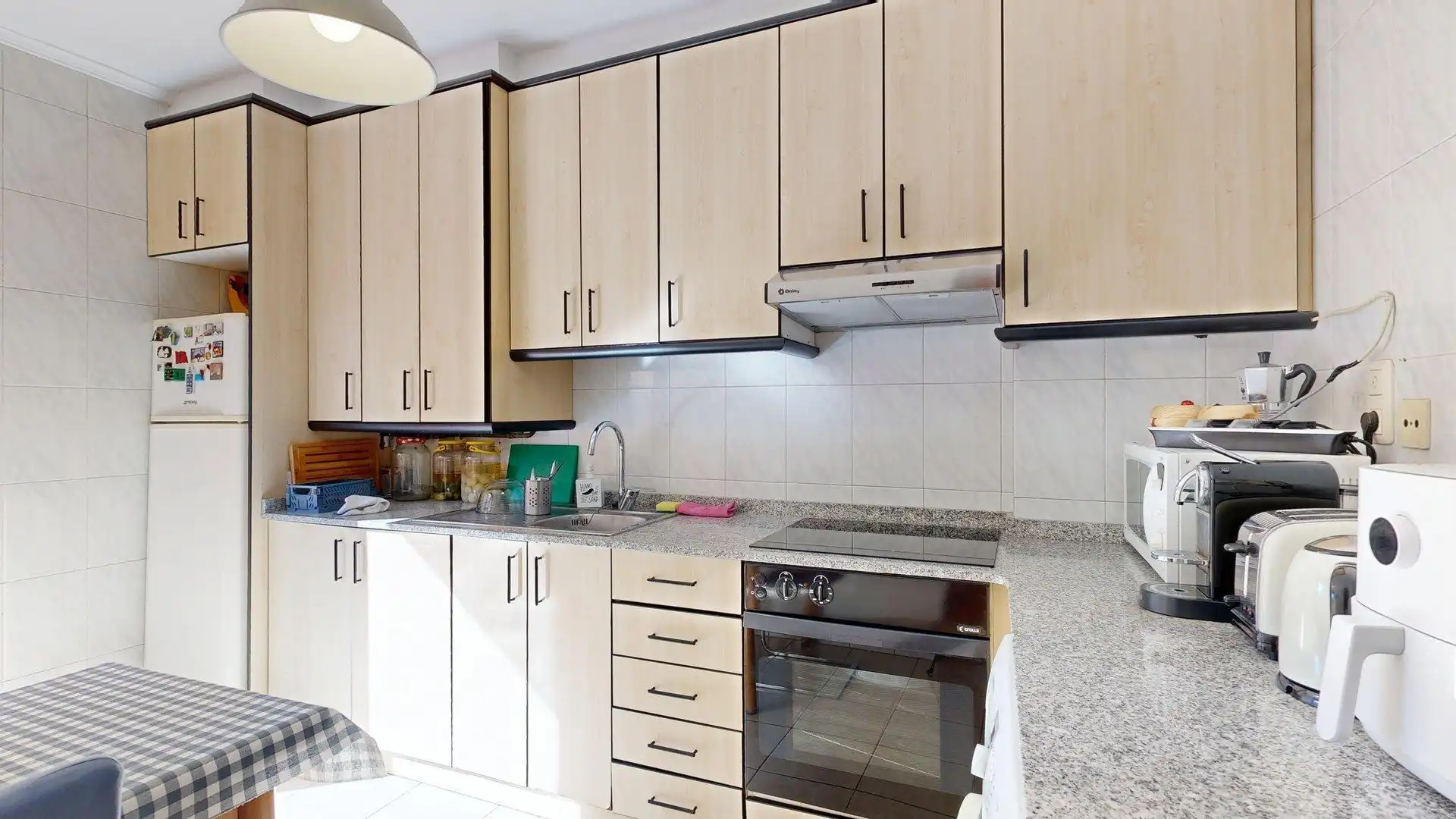 Cuina de Casa o xalet en venda en Zaragoza amb Calefacció, Terrassa i Moblat