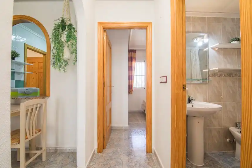 Wohnung zum Verkauf in Elche / Elx mit Klimaanlage, Terrasse und Möbliert