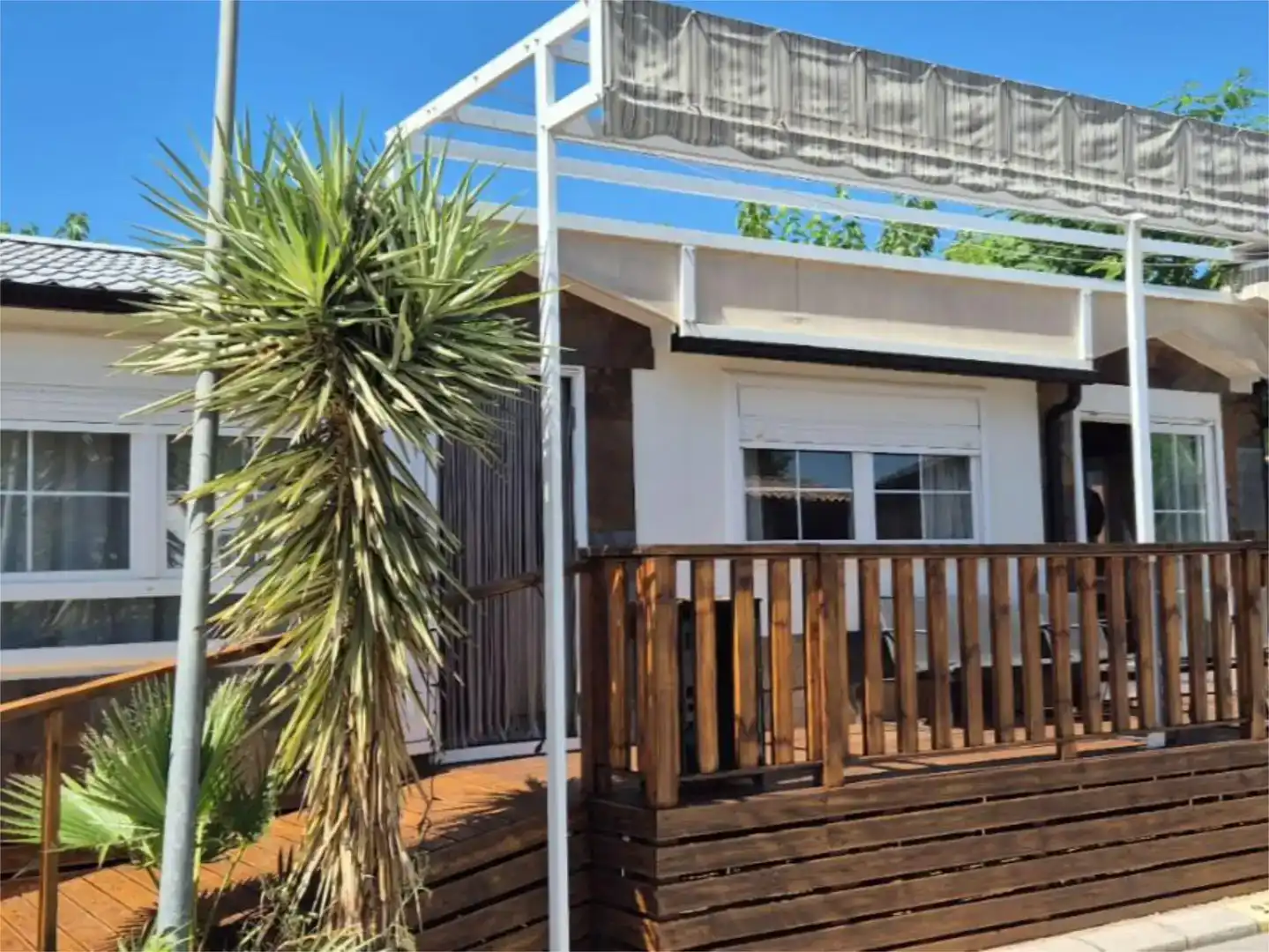 Vista exterior de Casa o xalet en venda en Benidorm amb Aire condicionat