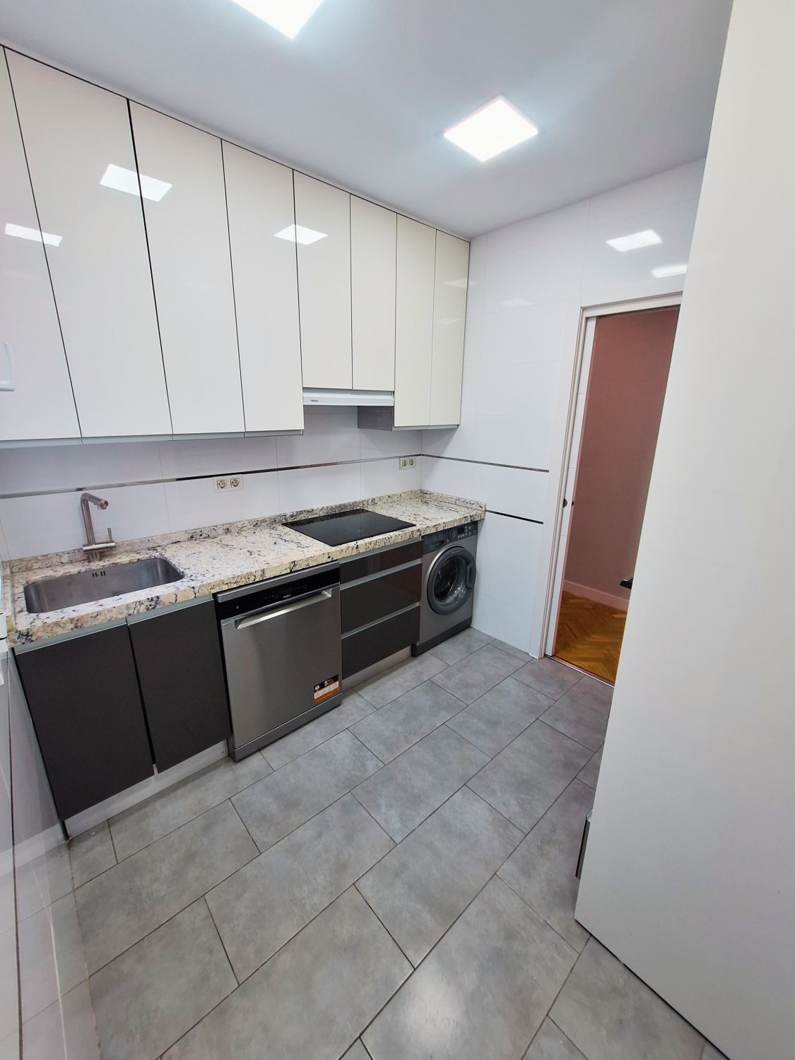 Kitchen of Flat to rent in  Madrid Capital  with Air Conditioner, Heating and Parquet flooring