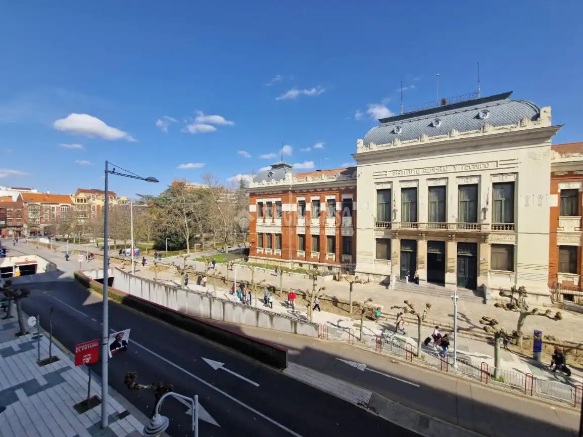 Vista exterior de Piso en venta en Palencia con Calefacción, Trastero y Balcón