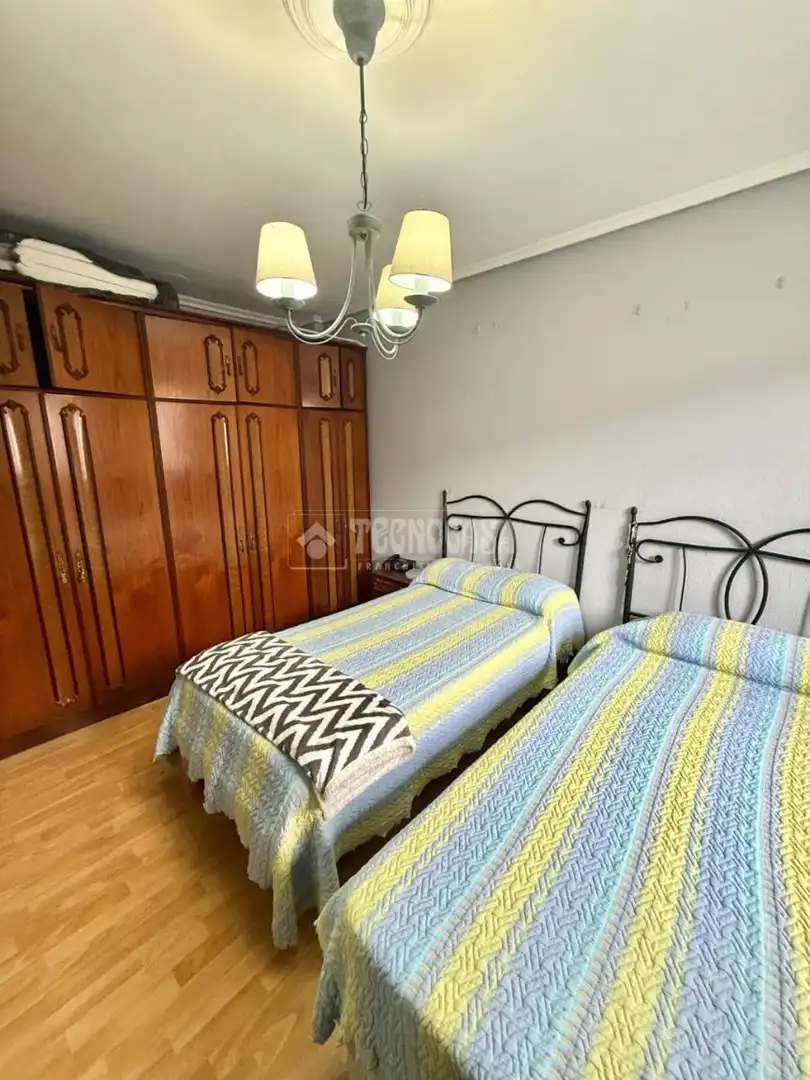 Habitación de Piso en venta en Santander con Calefacción y Amueblado