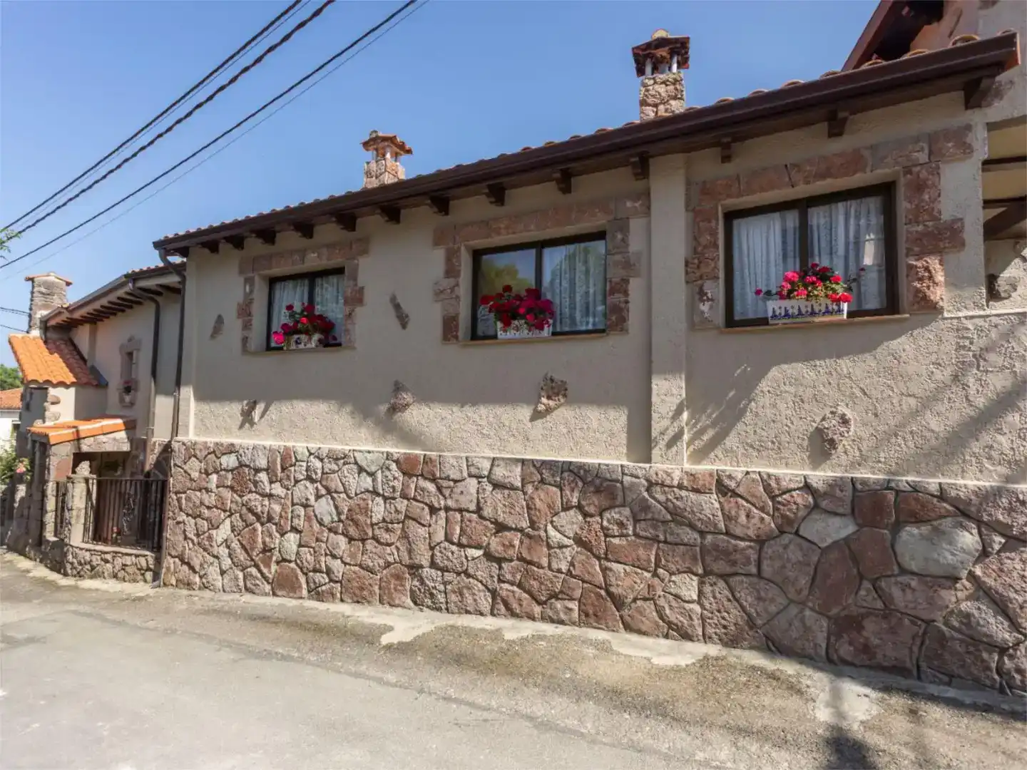 Außenansicht von Wohnung zum Verkauf in Llanes mit Balkon