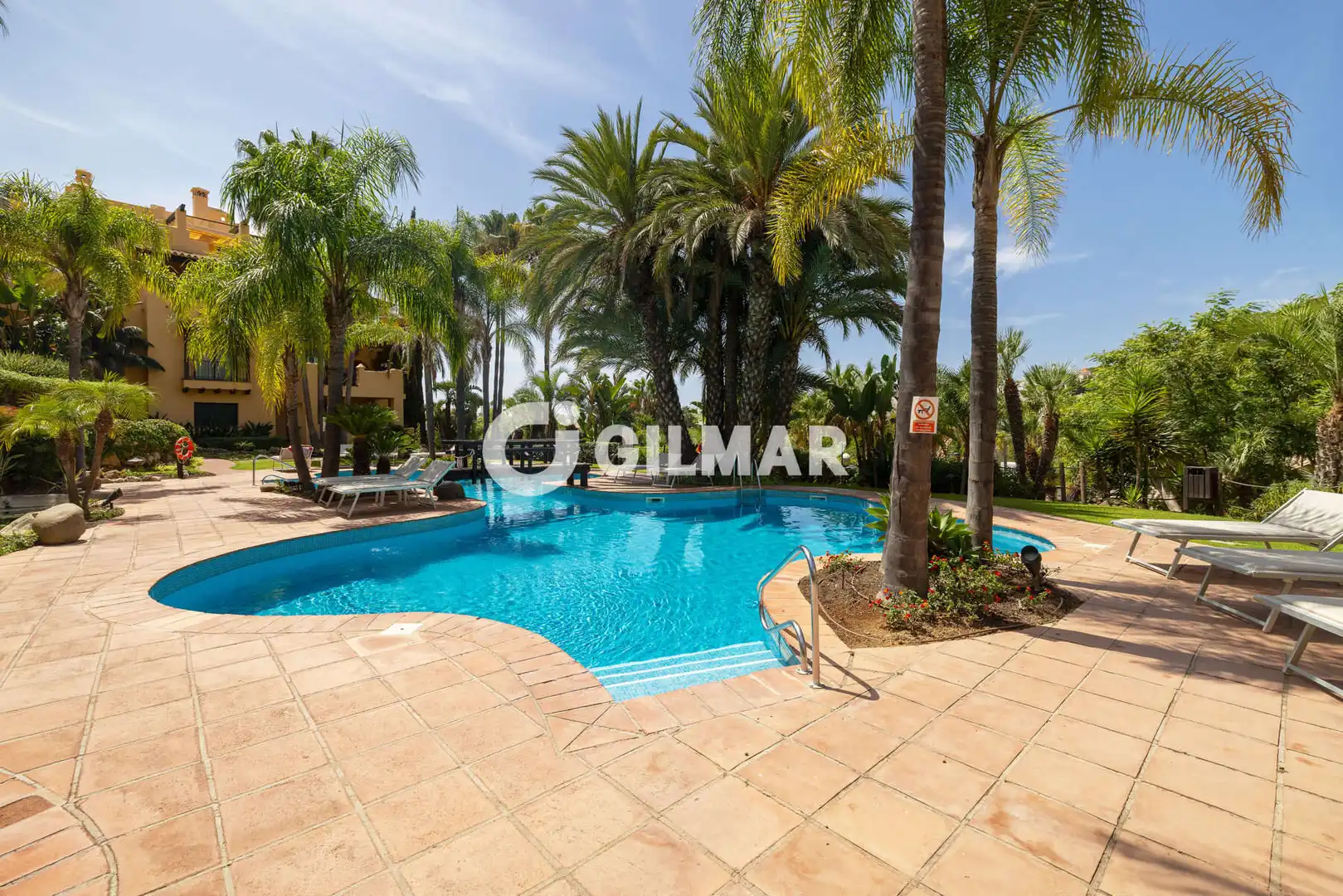 Piscina de Dúplex en venda en Estepona amb Calefacció, Jardí privat i Traster