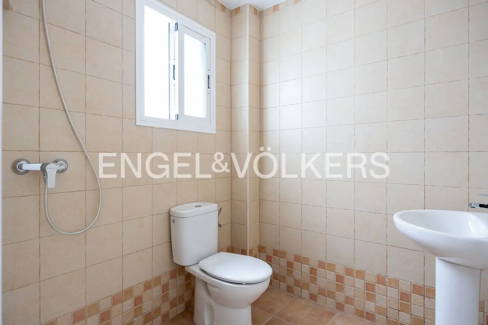 Baño de Dúplex en venta en Chipiona con Aire acondicionado, Calefacción y Terraza
