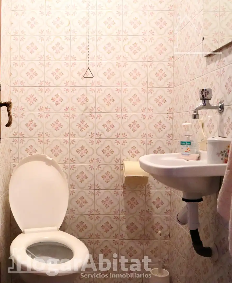 Baño de Piso en venta en Oliva con Terraza y Balcón