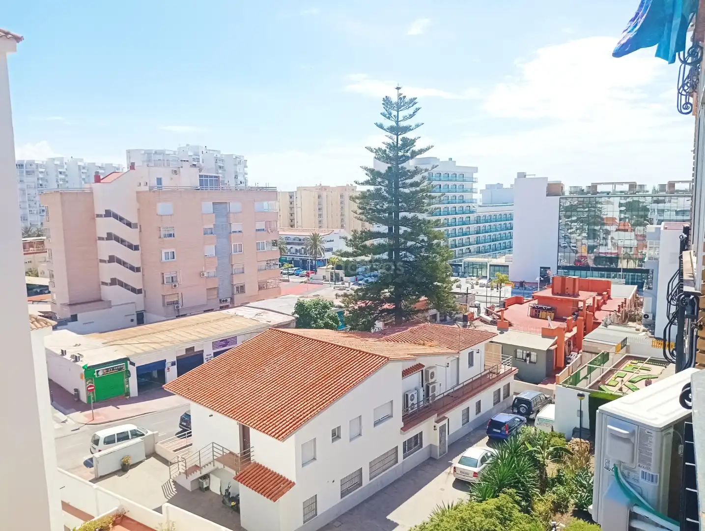 Vista exterior de Estudi en venda en Benalmádena amb Aire condicionat, Terrassa i Moblat