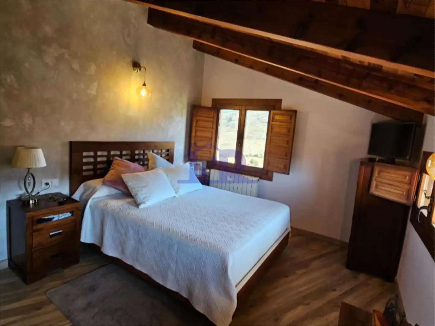 Dormitori de Casa o xalet en venda en Valdemeca amb Calefacció, Jardí privat i Parquet