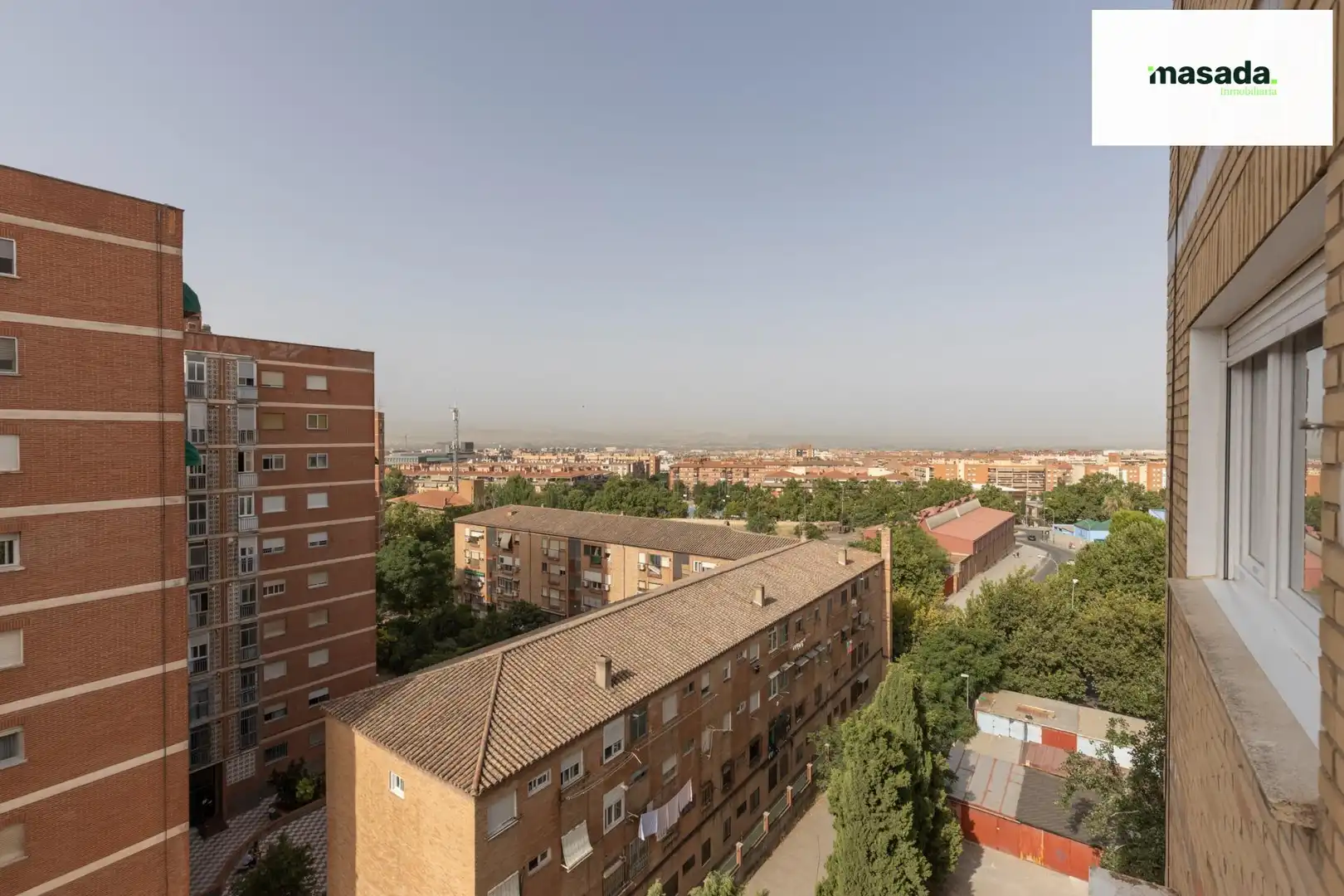 Vista exterior de Piso en venta en Granada con Aire acondicionado, Calefacción y Amueblado
