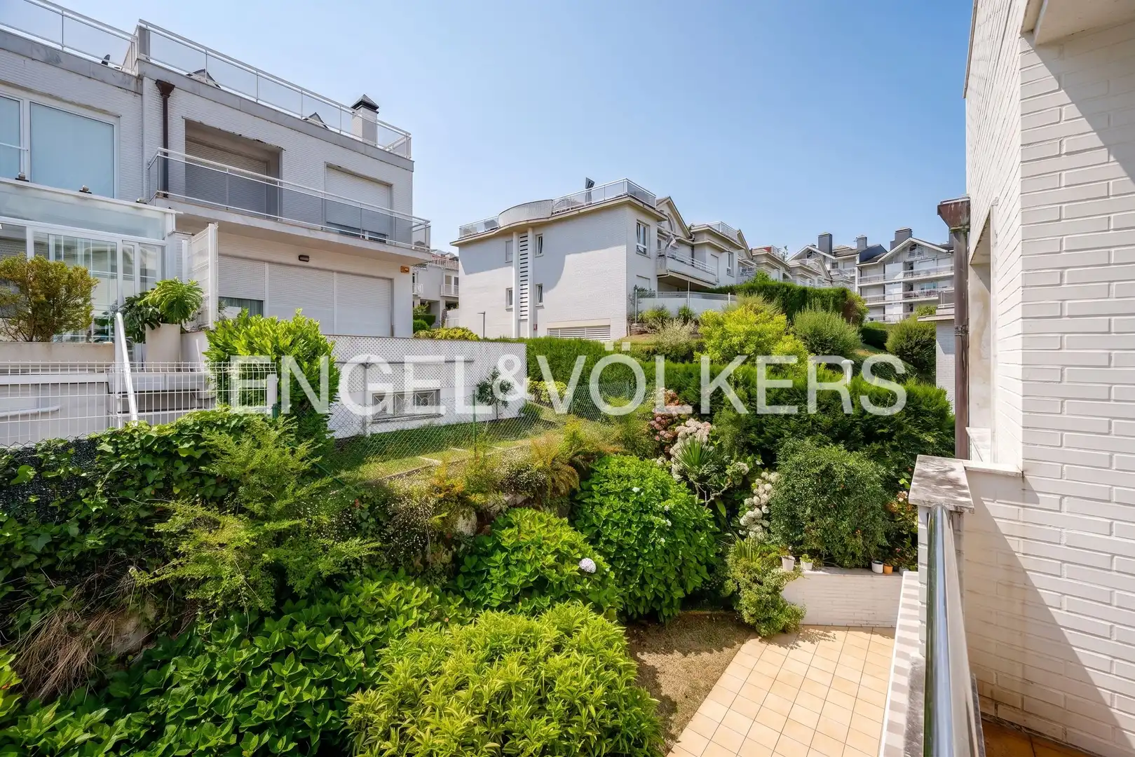 Terrassa de Casa adosada en venda en Donostia - San Sebastián  amb Calefacció, Jardí privat i Terrassa