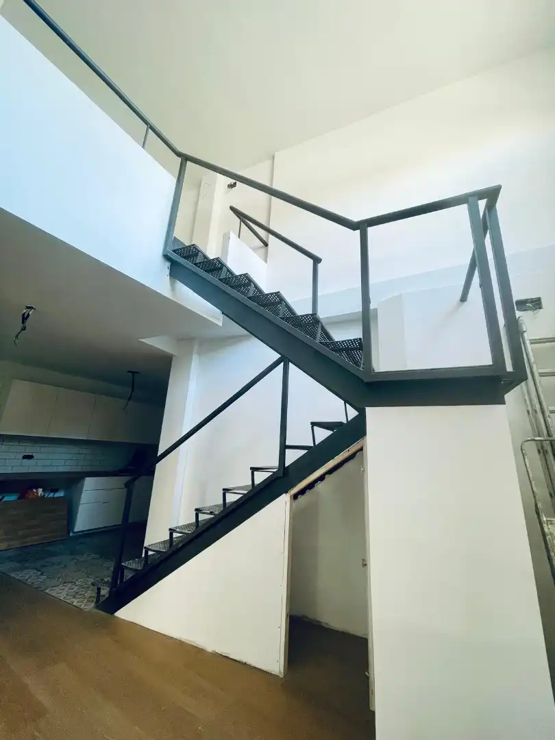 Maisonette zum Verkauf in Badalona mit Klimaanlage, Parkett und Abstellraum