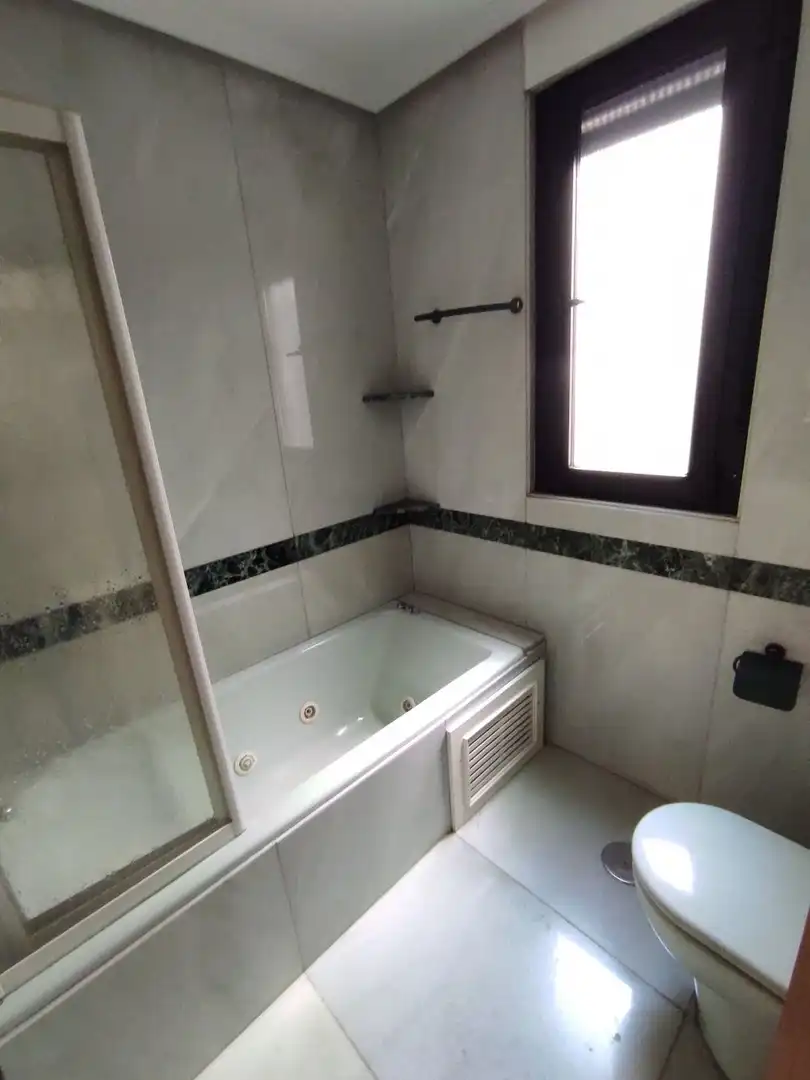 Bathroom of Duplexes for rent in León Capital   with Heating