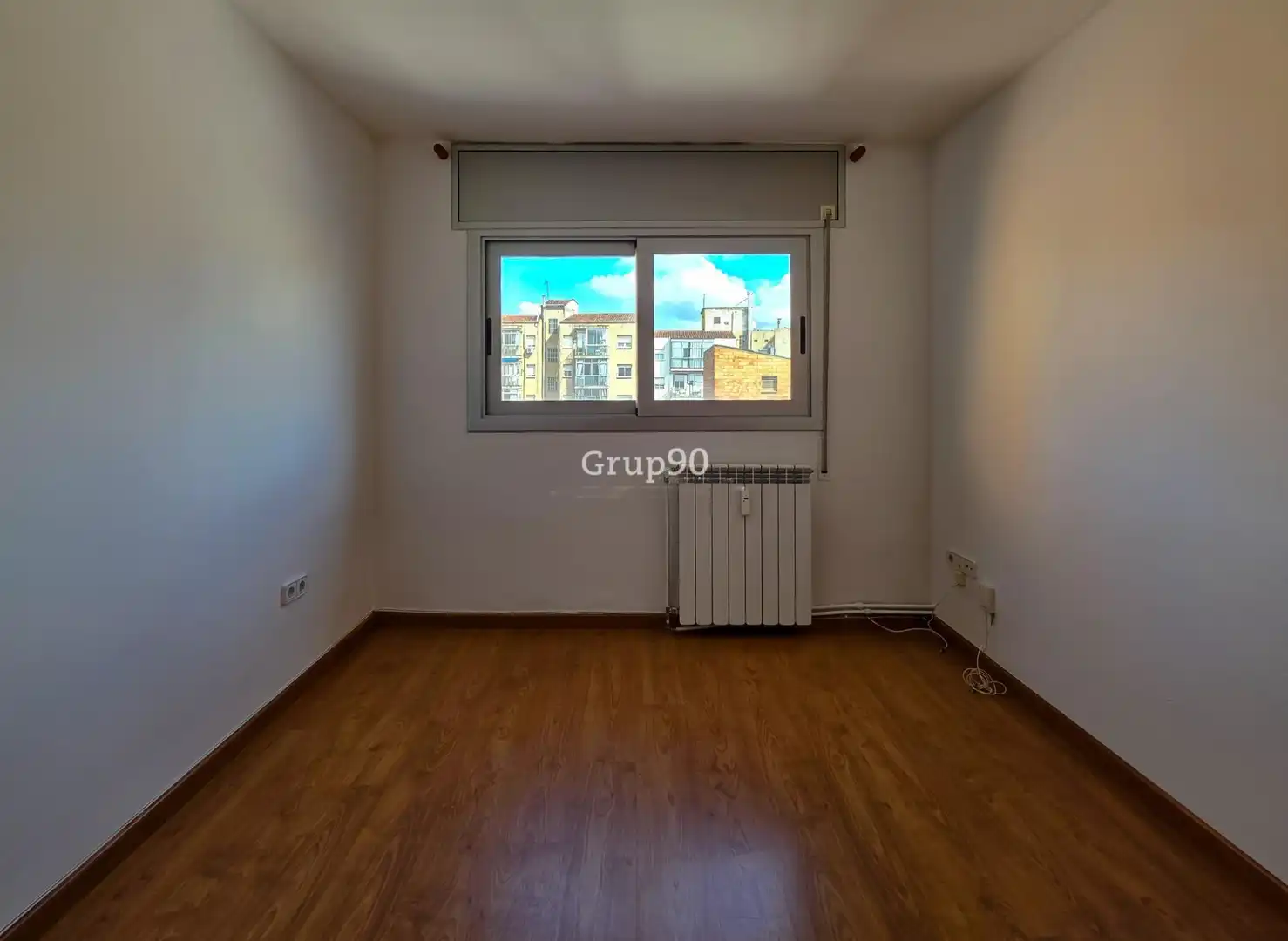 Schlafzimmer von Dachboden zum Verkauf in Lleida mit Klimaanlage, Heizung und Parkett
