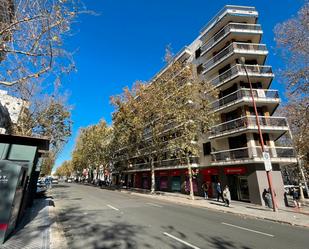 Vista exterior de Pis de lloguer en  Sevilla Capital amb Aire condicionat, Terrassa i Moblat