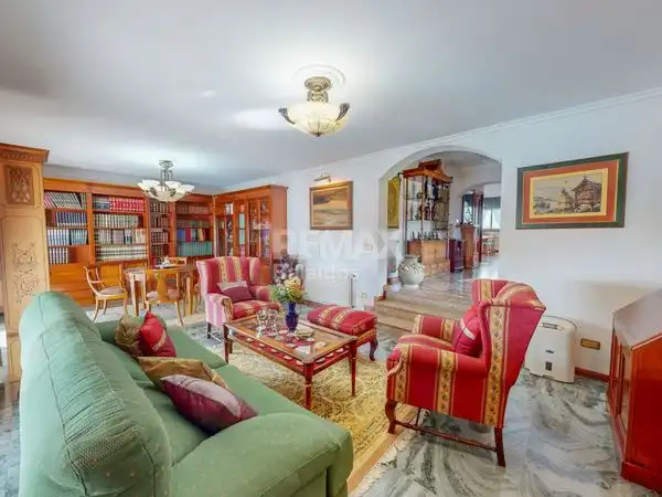 Sala d'estar de Casa o xalet en venda en Vigo  amb Calefacció, Jardí privat i Terrassa