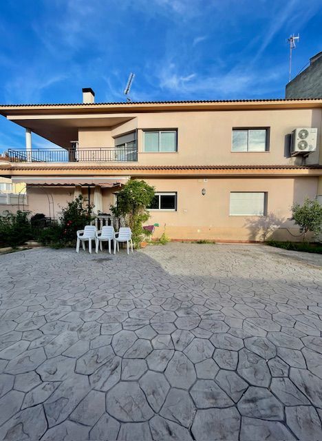 Vista exterior de Casa o xalet en venda en Vilafranca del Penedès amb Aire condicionat, Calefacció i Terrassa