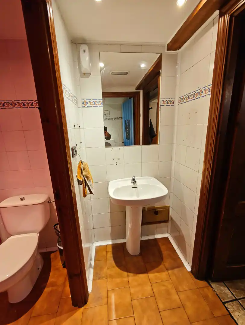 Badezimmer von Geschaftsraum zum Verkauf in Abadiño  mit Heizung und Möbliert