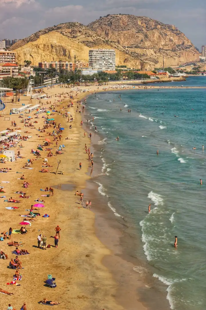 Vista exterior de Casa adosada en venda en Alicante / Alacant amb Terrassa i Balcó