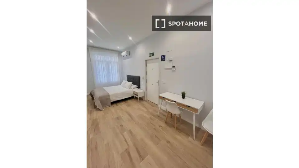 Habitación de Piso de alquiler en Madrid con Aire acondicionado, Calefacción y Amueblado