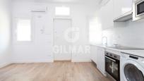 Kitchen of Flat for sale in  Madrid Capital  with Air Conditioner, Heating and Oven