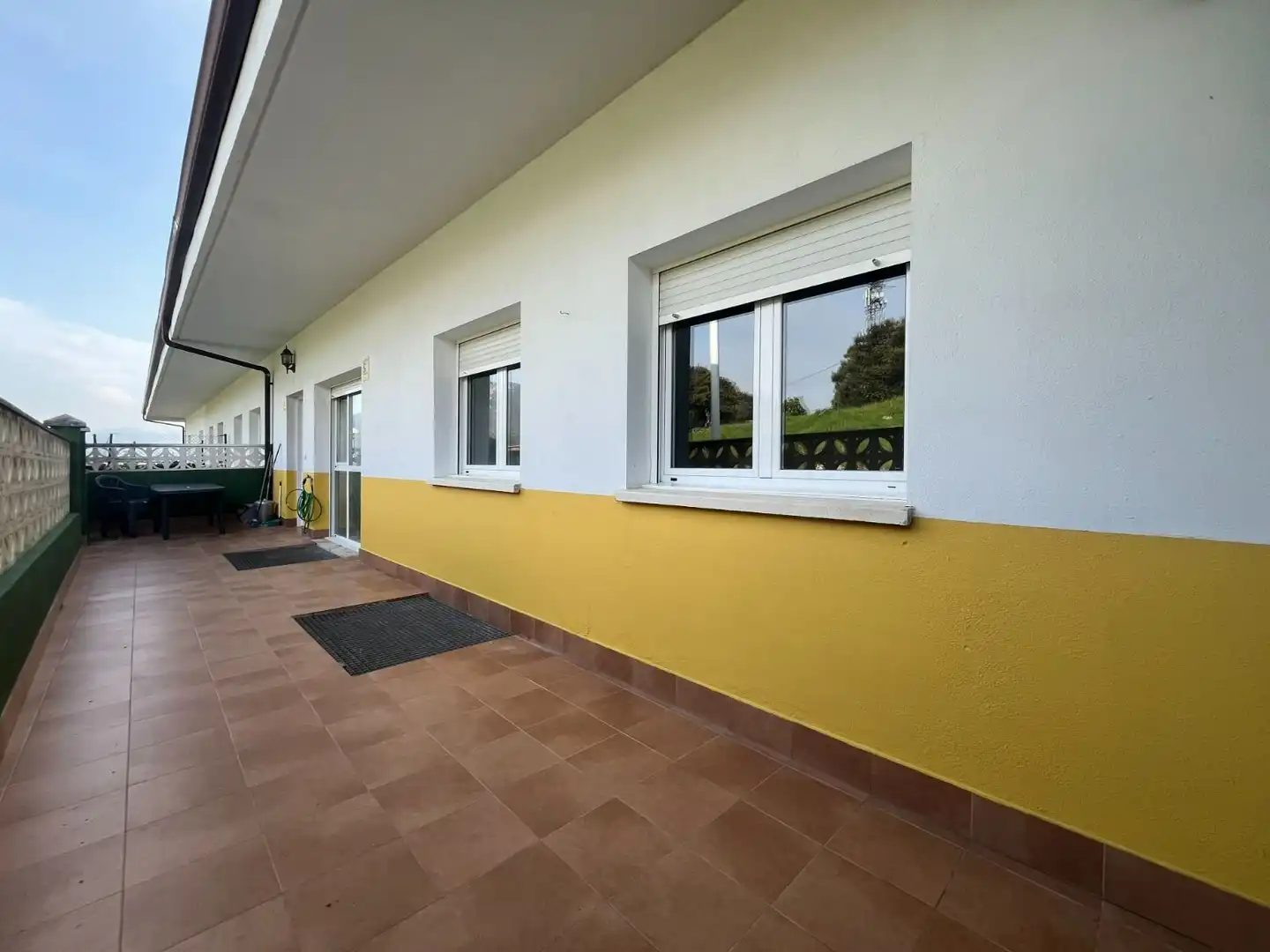 Außenansicht von Haus oder Chalet zum Verkauf in Castro-Urdiales mit Heizung, Terrasse und Abstellraum