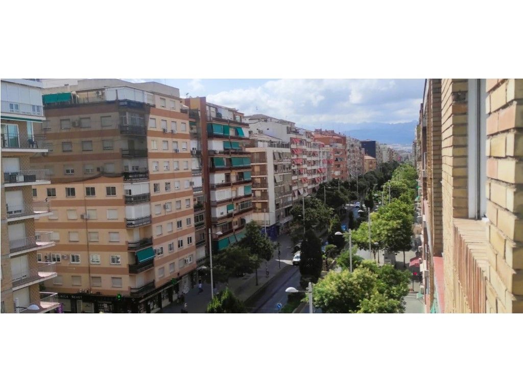 Vista exterior de Pis de lloguer en  Granada Capital