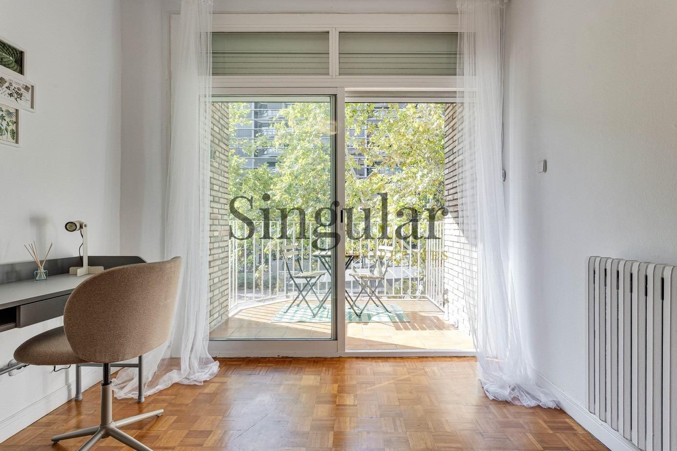 Bedroom of Flat for sale in  Barcelona Capital  with Heating and Balcony