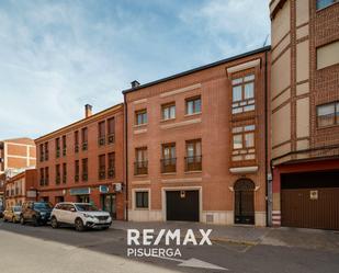 Exterior view of House or chalet for sale in Medina del Campo  with Air Conditioner, Terrace and Storage room