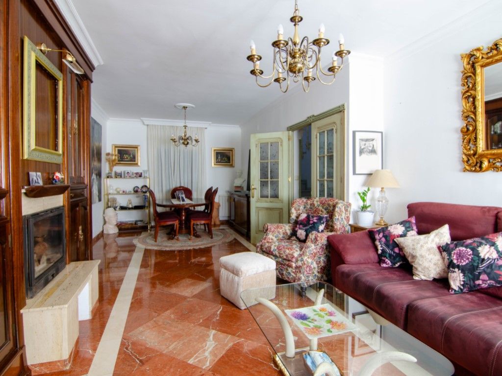 Sala d'estar de Casa o xalet en venda en La Rinconada