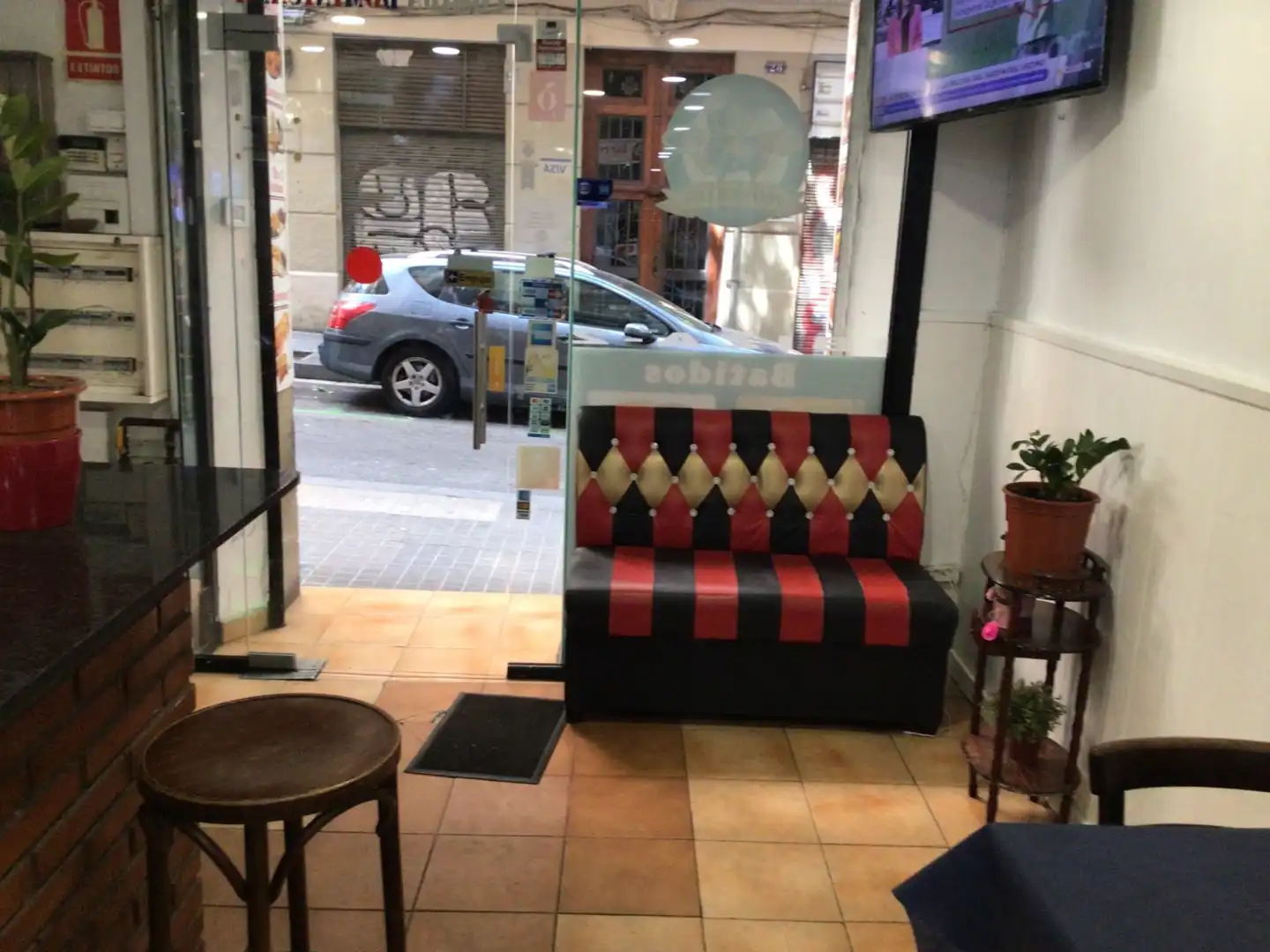Business premises for transfer in Sants - Montjuïc, imagen 5